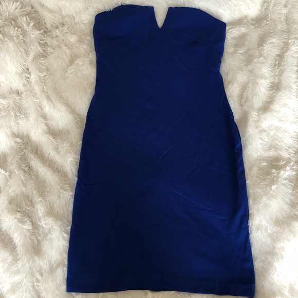 Strapless Bodycon Vcut dress - Picture 2 of 8